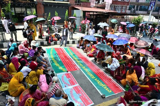 माइतीघरमा लघुवित्त पीडितहरु सामुहिक आमरण अनसनमा (तस्विरहरु)