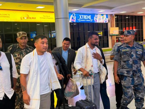 कोशी र मधेश प्रदेशको तीन दिनको बसाइपछि काठमाडौं फर्किए गृहमन्त्री गुरुङ