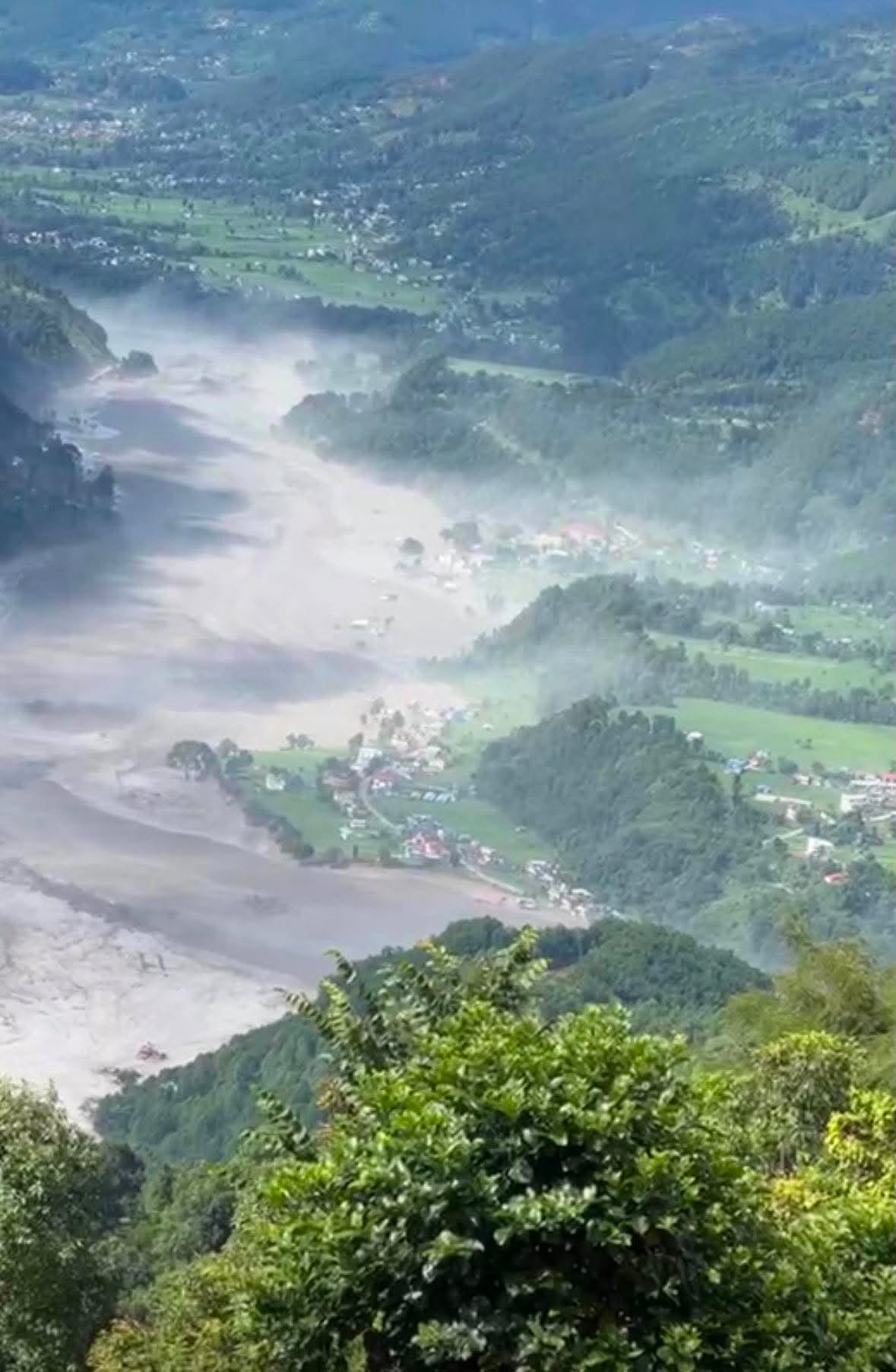 धादिङ प्रशासनले भन्यो : त्रिशूली नदी आसपास नजानू, आवश्यक सावधानी अपनाउनु