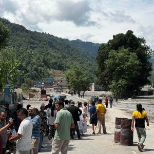 बाढीले पुल बगाएपछि टुटेको धादिङबेसीको सडक सम्पर्क पुनः जोडियो वैकल्पिक मार्गमार्फत