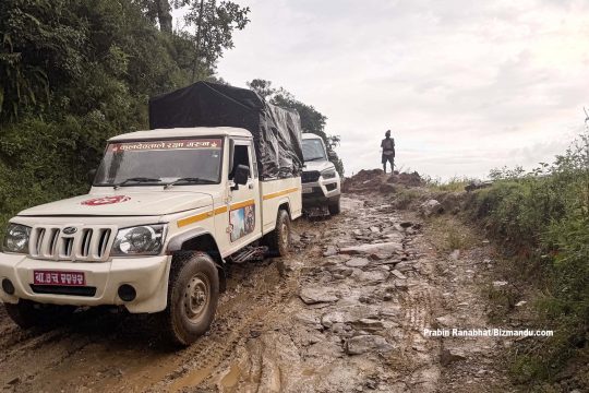 भोटेकोशीको बाढीपछि रसुवा जाने वैकल्पिक बाटो, १३ घण्टाको कठिन यात्रा (तस्बिरहरू)