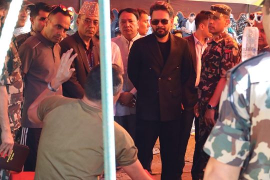 प्रधानमन्त्री बालेन बाढीमा घाइते भएकाहरुको अवस्था बुझेर विदुरबाट फर्किए काठमाडौं