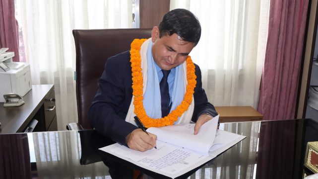 डेपुटी गभर्नर दीर्घ रावलको सम्पति विवरण: भक्तपुर र कैलालीमा घर, सवारी साधनतर्फ एउटा स्कुटर