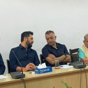 विपदमा राजनीतिक दलको हातेमालो, अनुभवी एमाले-कांग्रेसले कसरी दिइरहेका छन् राहत उद्दारमा साथ?