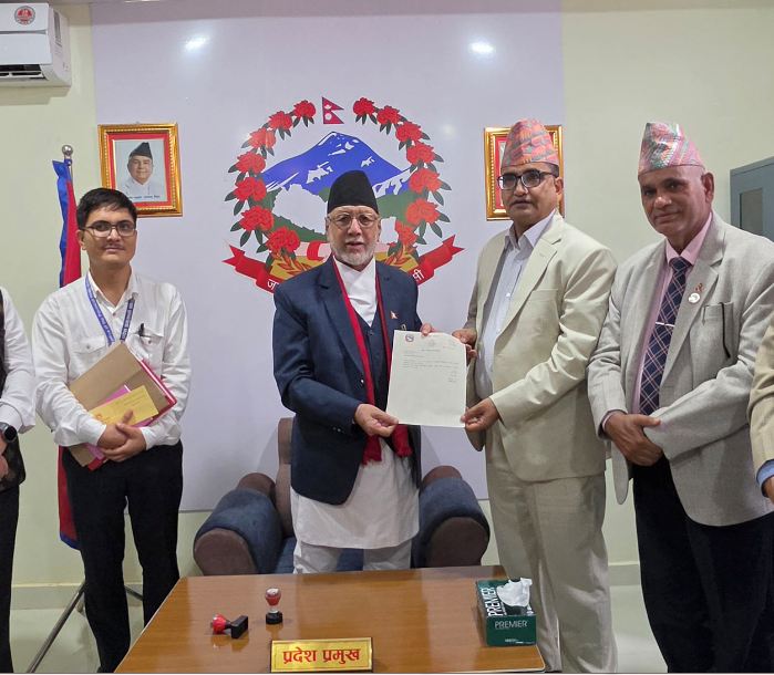 सुदूरपश्चिममा ४३ महिनामा पाँचौं सरकार, एमालेले कांग्रेसको साथ छोडेपछि नेकपाका खगराज मुख्यमन्त्री