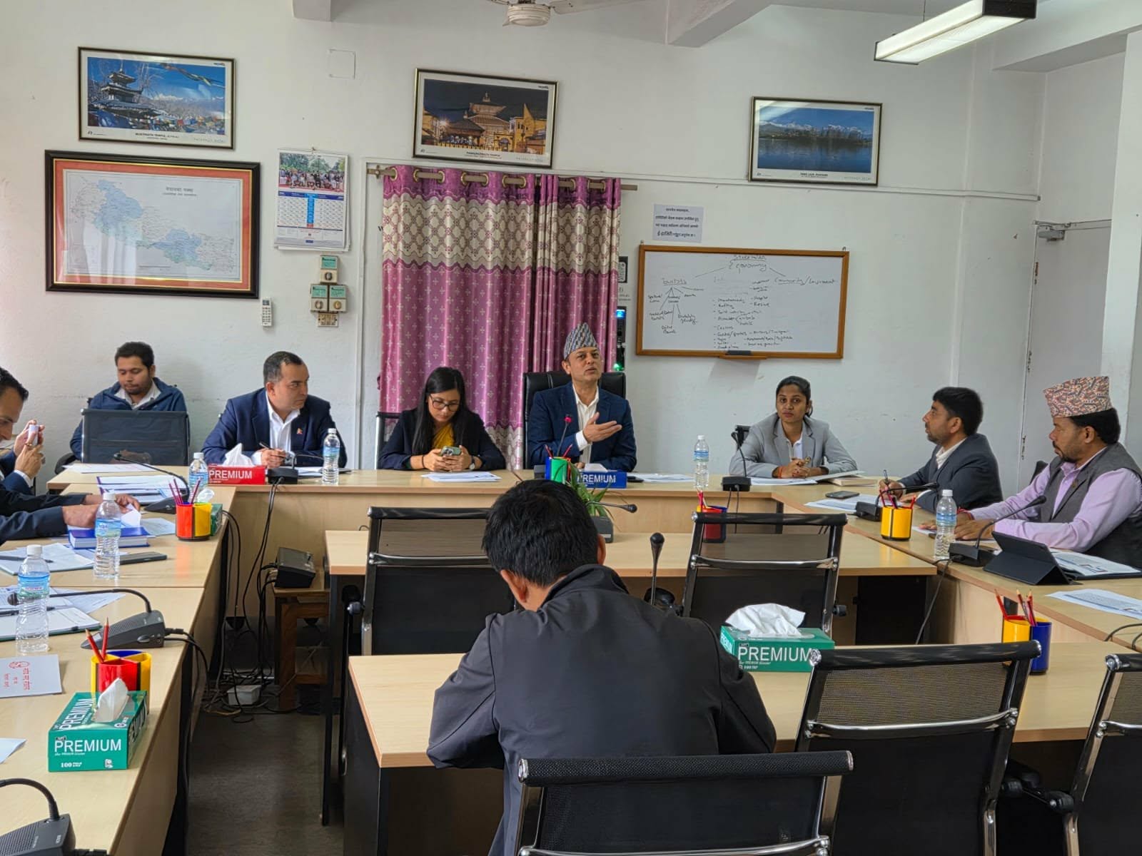 संसद् बैठकमा बालेनले अब कालो चस्मा लगाउन नपाउने, लगाउनेलाई सभामुखले छिर्नै नदिने