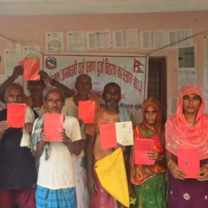 जग्गा नापजाँच गरेको ११ वर्षपछि धनुषाको मिथिला नगरपालिकाका ११० परिवारले पाए लालपुर्जा