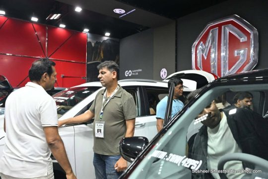 नाइमा मोबिलिटी एक्स्पो : ग्राहकसँग प्रत्यक्ष ‘डिलिङ’ गर्दै व्यवसायीहरू आफैं उभिए स्टलमा