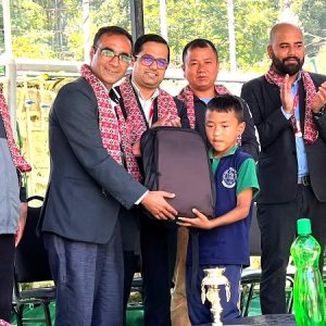 एनआईसी एशिया बैंकले दक्षिणकालीस्थित कृष्ण माविका विपन्न विद्यार्थीलाई दियो शैक्षिक सामग्री