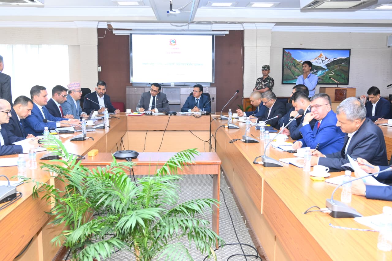 राष्ट्र बैंकलाई नियामक मात्र होइन आर्थिक रुपान्तरणको सहयात्रीका रुपमा हेर्न चाहेका छौं : अर्थमन्त्री