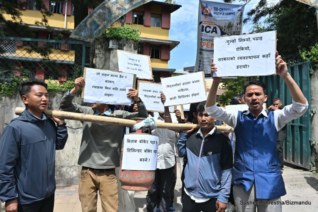 त्रि-चन्द्रअगाडि विद्यार्थीको प्रदर्शन : बलेन सरकार चुलो, समस्या समाधानमा किन यति ढिलो?