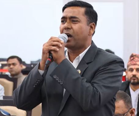 रास्वपाकै सांसदले मागे कृषिमन्त्री चौधरीको राजीनामा, ‘कुर्सीमा टाँसिरहने नैतिक अधिकार छैन’