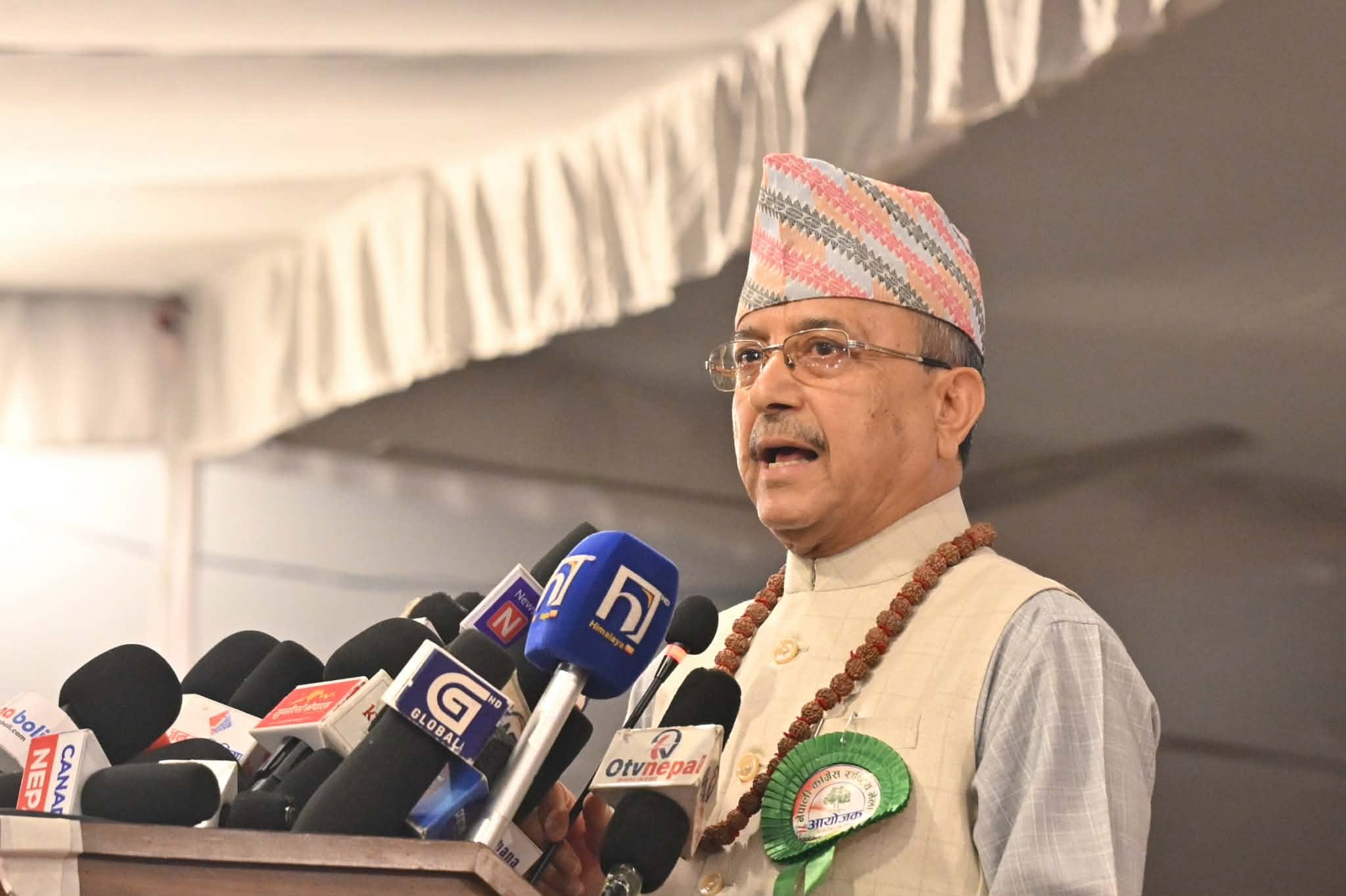 गगनलाई पूर्णबहादुरको चेतावनी, ‘अपमान गर्ने र हुर्मत लिने काम तत्काल बन्द गरियोस्’