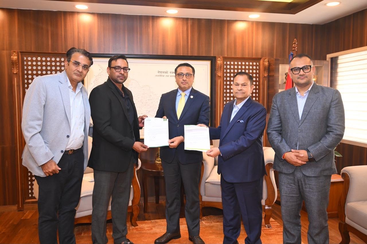 बाढीपछिको पुनर्निर्माणमा शिवम् सिमेन्टको साथ, ११० परिवारलाई ११ हजार बोरा सिमेन्ट नि:शुल्क