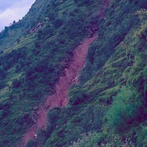 रोल्पाको थवाङ कोटलबारामा पहिरोले ६ घर पुरिए, दुईको मृत्यु १० जना वेपत्ता