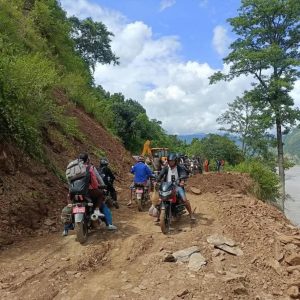 नुवाकोटको त्रिशूली पारिको भूभाग जोडियो सडक सञ्जालमा, नदीको दायाँ किनारबाट बजारसम्म बाटो