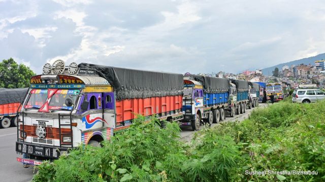 प्रमुख राजमार्ग र चीनसँगका मुख्य नाका बन्द हुँदा पनि आयात उचाइमा
