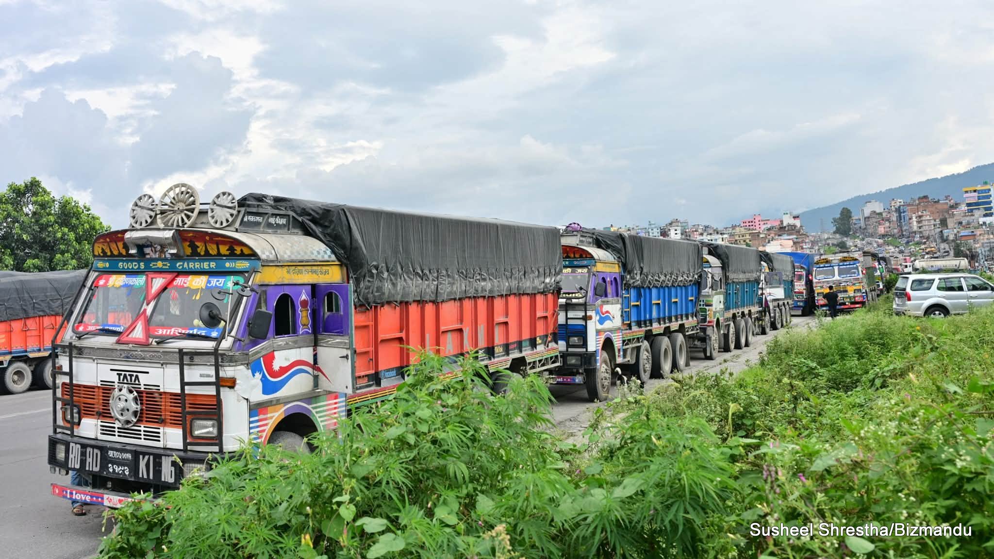 बाढीले नाका र राजमार्ग बन्द हुँदाको असर आयातमा देखिएन, भदौमा भित्रियो २.१४ खर्बको वस्तु