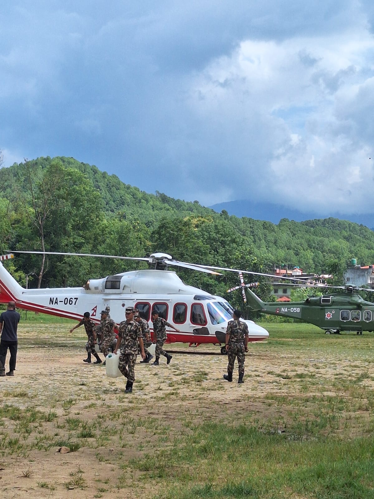 भोटेकोशी बाढीमा उद्धार उडानका लागि थपियो दुई हेलिकप्टर, ड्रोनले पनि खोजी गरिँदै