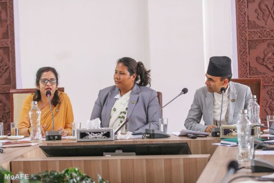 मल नपाएर किसान दिनभर लाइन बस्न बाध्य हुँदा मन्त्रीले भनिन्- कोटा प्रणाली पुनरवलोकन गर्दैछौं