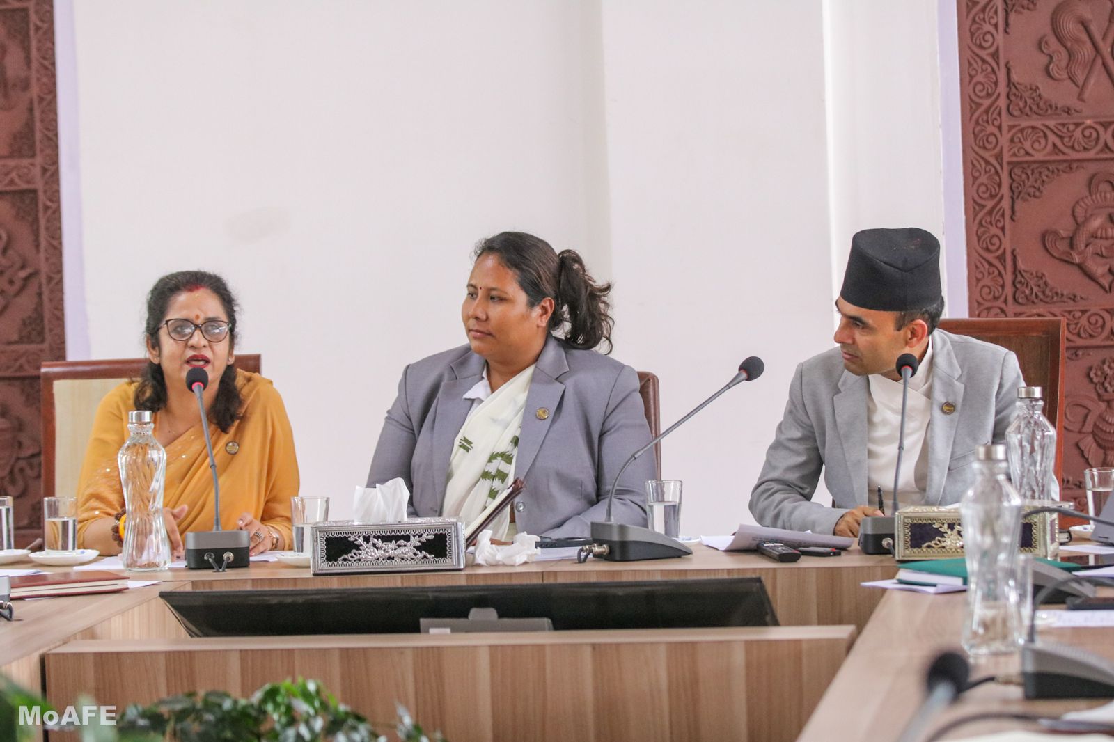 मल नपाएर किसान दिनभर लाइन बस्न बाध्य हुँदा मन्त्रीले भनिन्- कोटा प्रणाली पुनरवलोकन गर्दैछौं