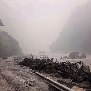 व्यवसायीका लागि योपटकको दसैं पनि खल्लो, भोटेकोशीको बाढीले २०० कन्टेनर सामान बगाएको अनुमान