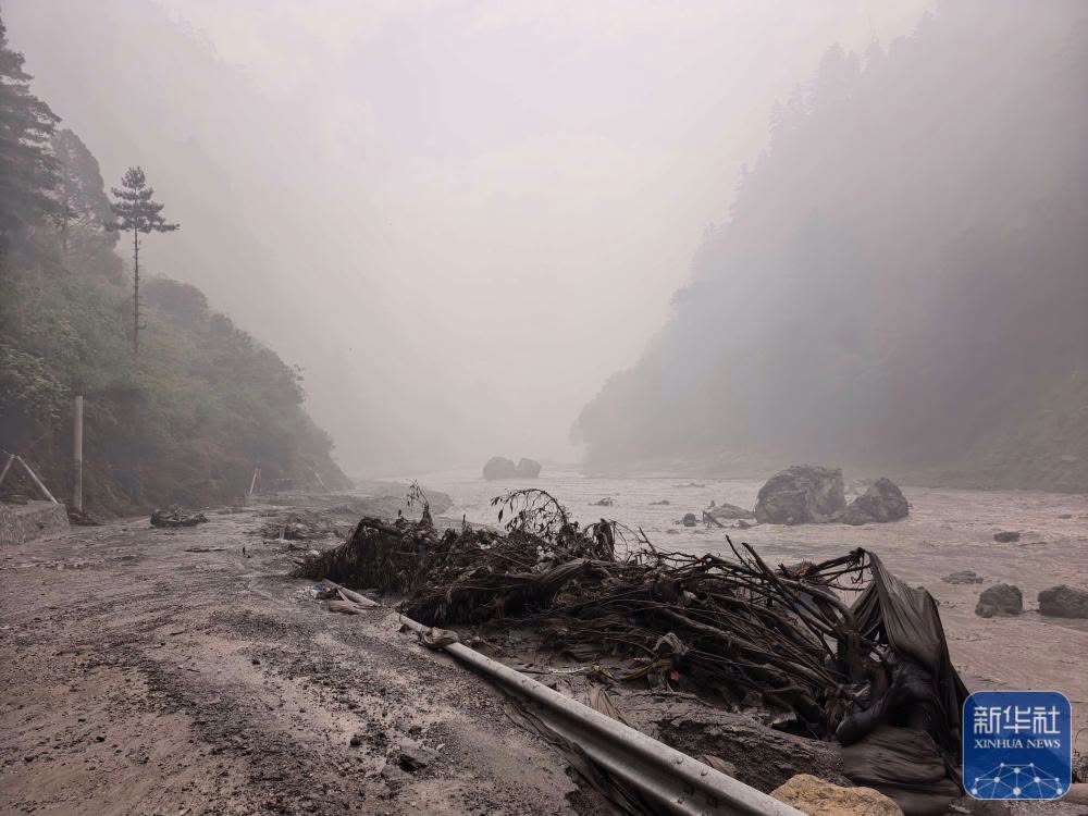 व्यवसायीका लागि योपटकको दसैं पनि खल्लो, भोटेकोशीको बाढीले २०० कन्टेनर सामान बगाएको अनुमान