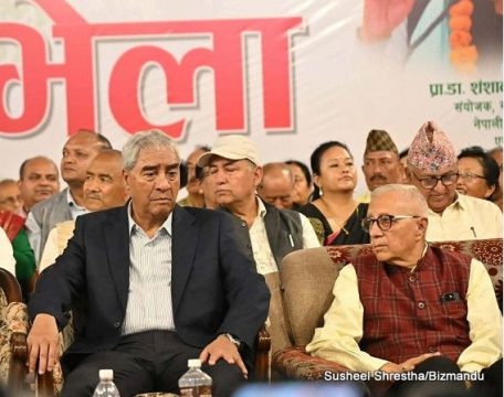 कांग्रेस नेता शेखरले पूर्वसभापति देउवासँग चुनदेवीमा गरे आधा घण्टा वार्ता, के कुरा भयो?