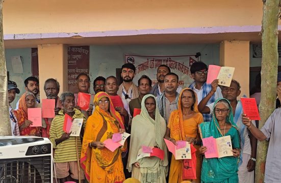 धनुषाको मिथिला नगरपालिकाका थप ३१० परिवारले नापजाँचको १० वर्षपछि पाए लालपुर्जा
