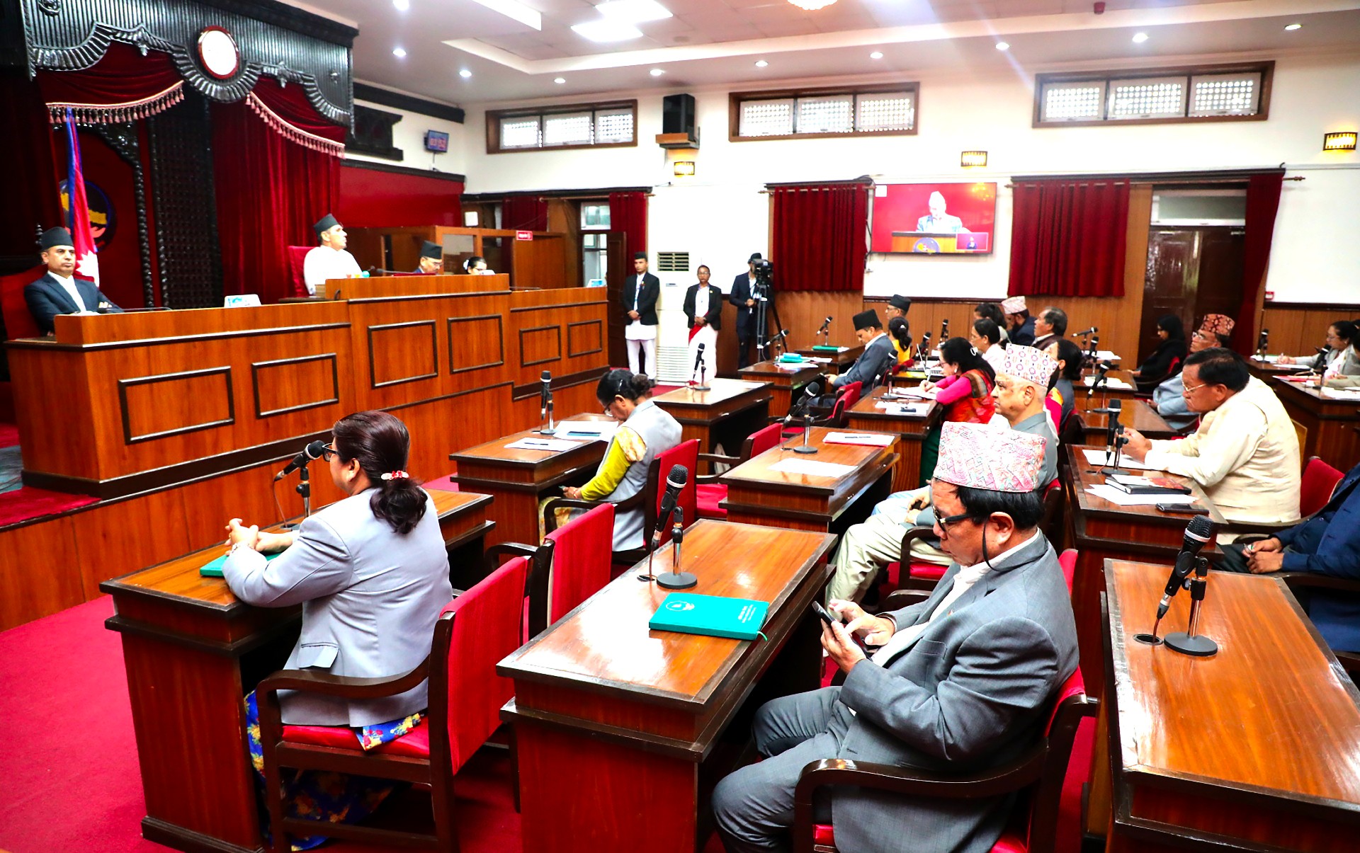 राष्ट्रियसभामा उठ्यो ग्यास अभावको विषय, सरकारसँग सांसदहरुले माग जवाफ