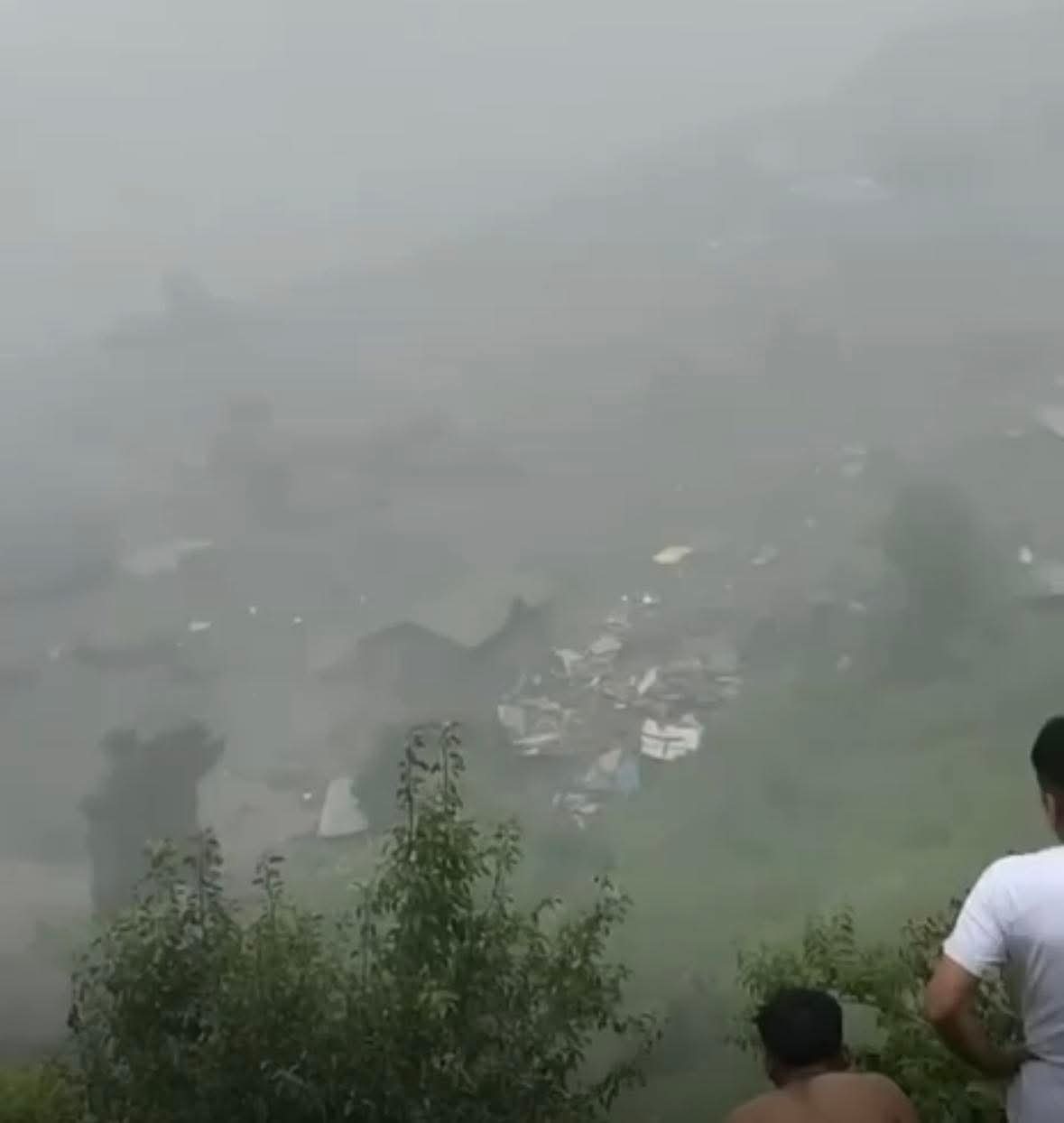 लेन्दे खोलामा आएको बाढीले रसुवा नाकामा ठूलो क्षति, दुईवटा बजार तहसनहस