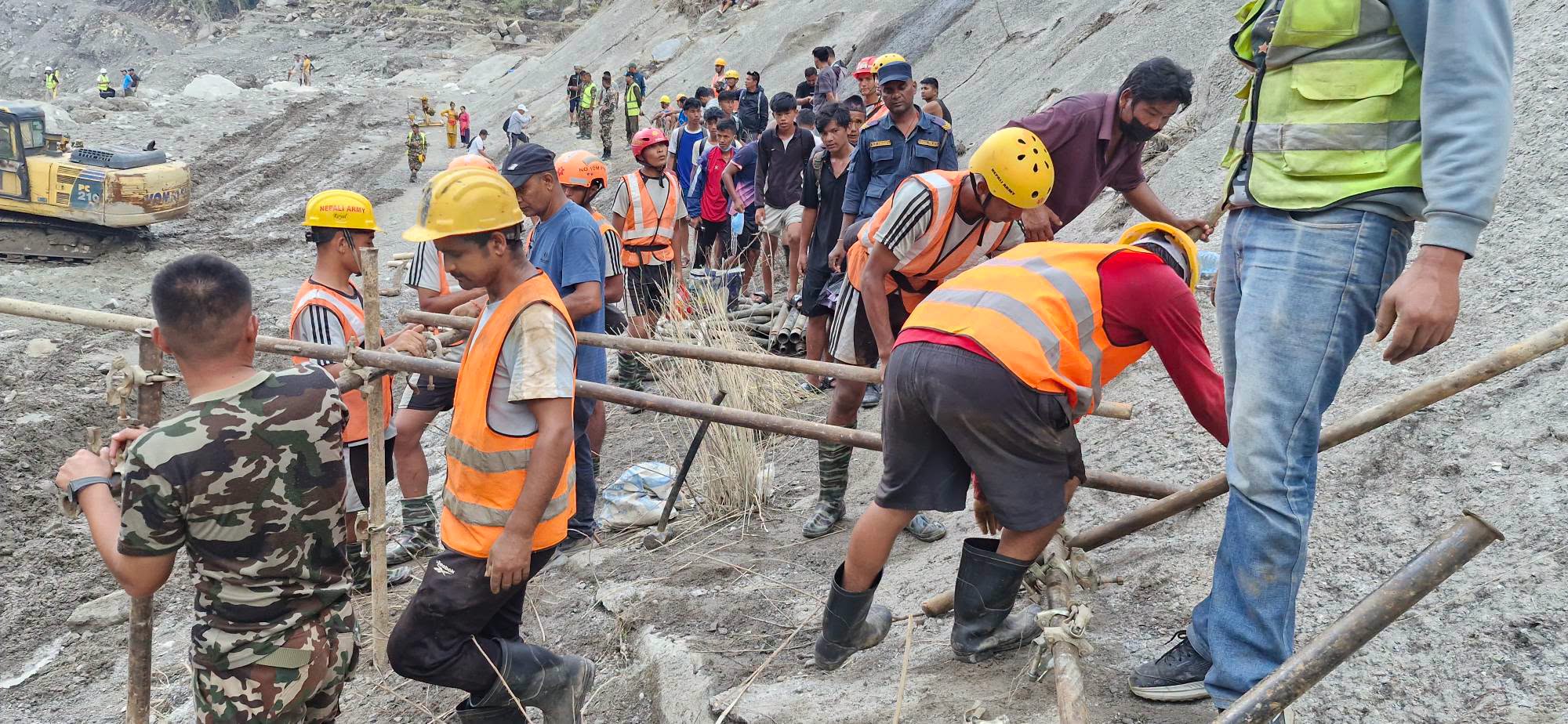 त्रिशुली ३ ‘ए’ टनेलभित्र पस्न ५ वटा ड्रिलिङ, ‘४ घण्टाभित्र मान्छे जानसक्ने प्वाल बन्छ’