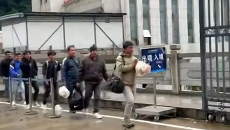 तातोपानी नाका हुँदै फर्किए केरुङमा फसेका ३१५ नेपाली, आइतबार आए १०५ जना