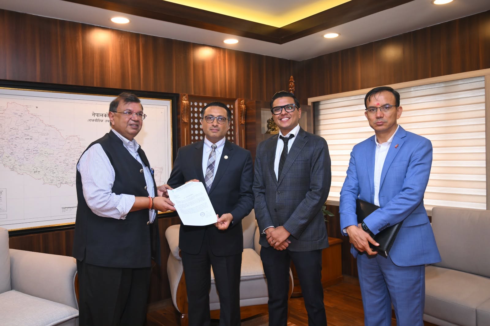 विशाल समूहले सरकारलाई दियो अढाई करोड रुपैयाँ, ‘संकटमा सहयोग गर्नु हाम्रो दायित्व हो’