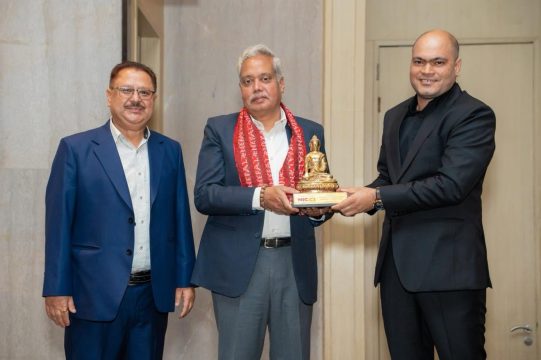 कार्यकाल सकेर फर्किन लागेका राजदूत नवीन श्रीवास्तवलाई निक्कीले गर्‍यो बिदाइ