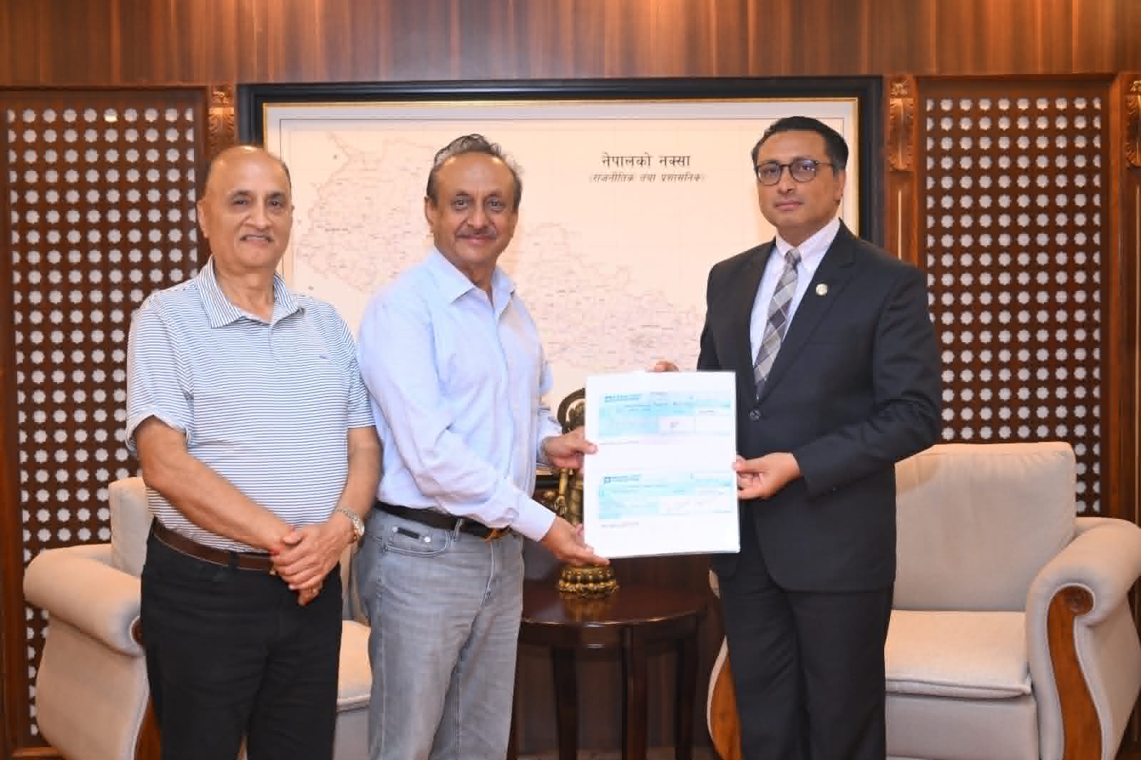 रिद्धिसिद्धि र सौर्य सिमेन्टले संयुक्त रुपमा प्रधानमन्त्री कोषमा एक करोड एक लाख रुपैयाँ दिए
