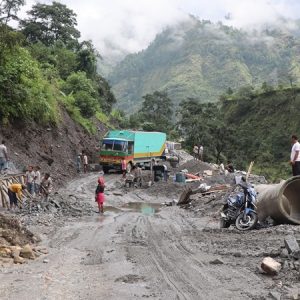 राहुघाटको अवरोध हटाउन सके बेनी-जोमसोम सडक एक सातामै सहज हुनसक्ने
