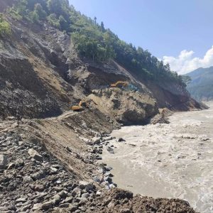 रसुवा बाढीले क्षतिग्रस्त गल्छी-बेत्रावती सडक खण्डमा खुल्यो नयाँ ट्र्याक, बेलीब्रिज एक सातामा