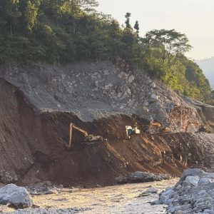 बाढीले ध्वस्त गल्छी-बेत्रावती सडक खोल्न धमाधम काम, स्याफ्रुबेसी-रसुवागढी खण्डमा चीनको भर