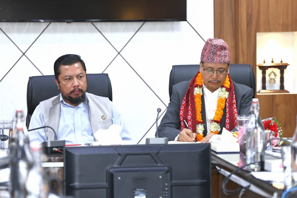 ऊर्जामन्त्री विराजभक्त कर्मचारीको कामबाट असन्तुष्ट, ‘निर्णय गरेर मात्र हुँदैन नतिजा चाहिन्छ’