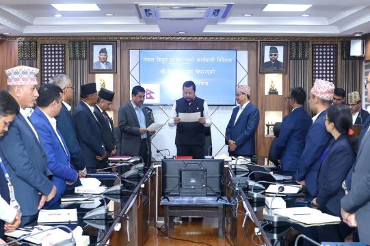 प्राधिकरणका नवनियुक्त एमडी दीर्घायुले लिए शपथ, समन्वय गरेर काम गर्न विराजभक्तको निर्देशन