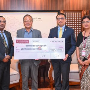 एभरेस्ट बैंकले बाढी पीडितका लागि दियो ३ करोड ११ लाख, ६० लाख ५४ हजार कर्मचारीका तर्फबाट