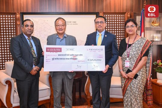 एभरेस्ट बैंकले बाढी पीडितका लागि दियो ३ करोड ११ लाख, ६० लाख ५४ हजार कर्मचारीका तर्फबाट