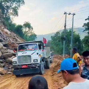 काठमाडौंको लाइफलाइन सडक खुल्यो, उपत्यकामा होल्ड भएका ग्यास बुलेट पृथ्वी राजमार्गबाट पठाइँदै