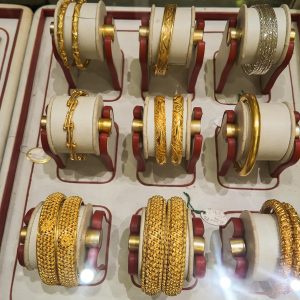 सस्तियो सुनचाँदी : सुनको मूल्य ५०० ले ओरालो लाग्दा चाँदी तोलामा ३० रुपैयाँ घट्यो