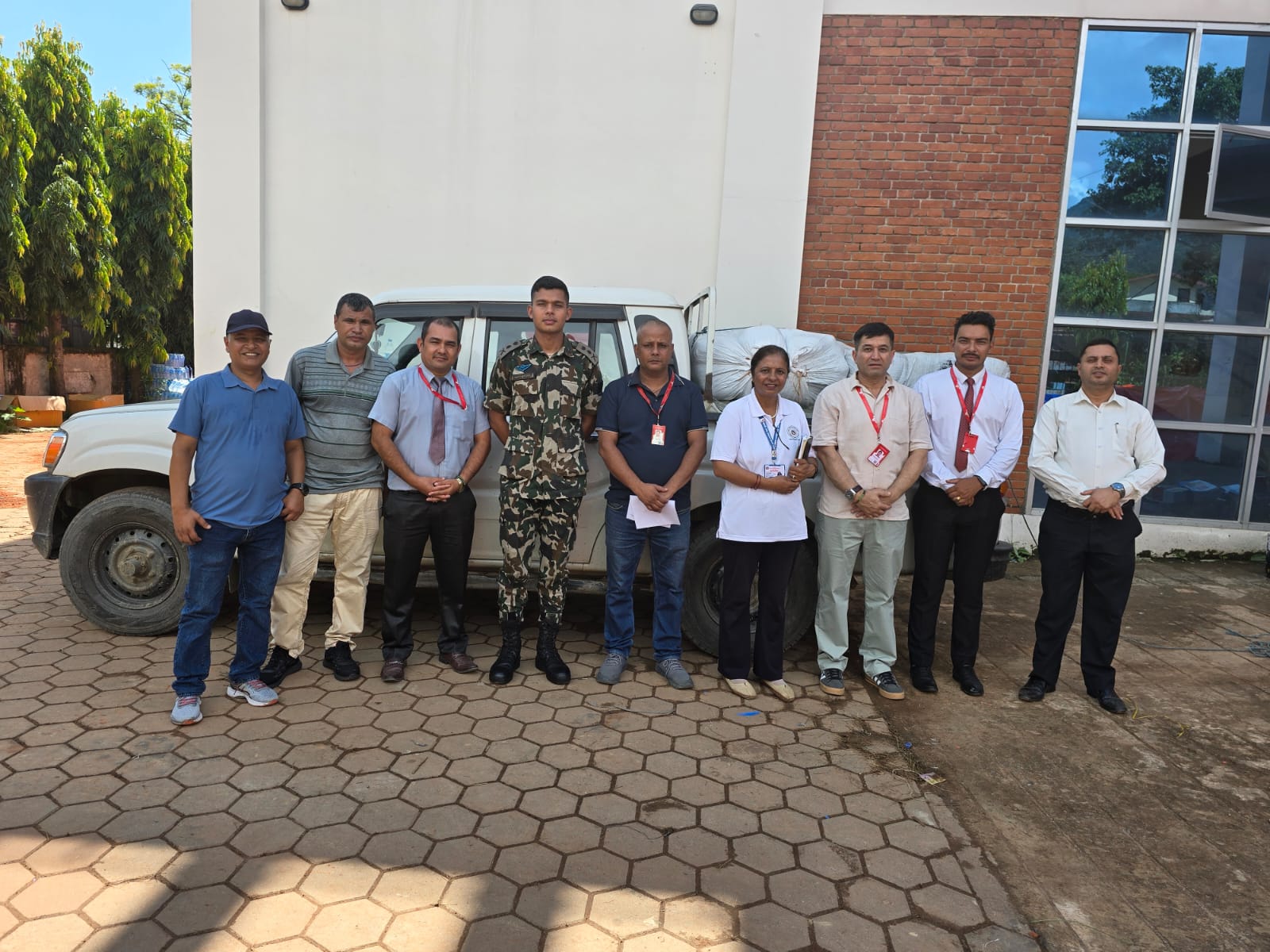 प्रभु बैंकद्वारा बाढी पीडितका लागि राहत सामग्री सहयोग, नुवाकोट प्रशासनलाई हस्तान्तरण