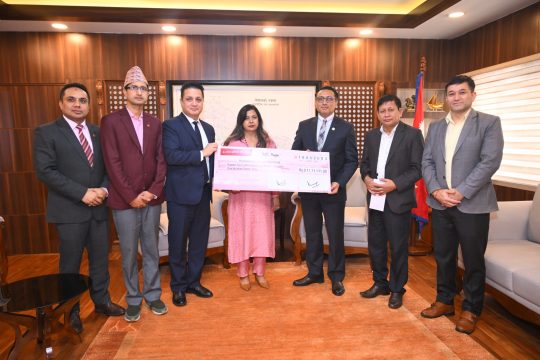 बाढी प्रभावितको राहतका लागि प्रभु बैंकको साथ, सरकारलाई दियो २ करोड ११ लाख रुपैयाँ