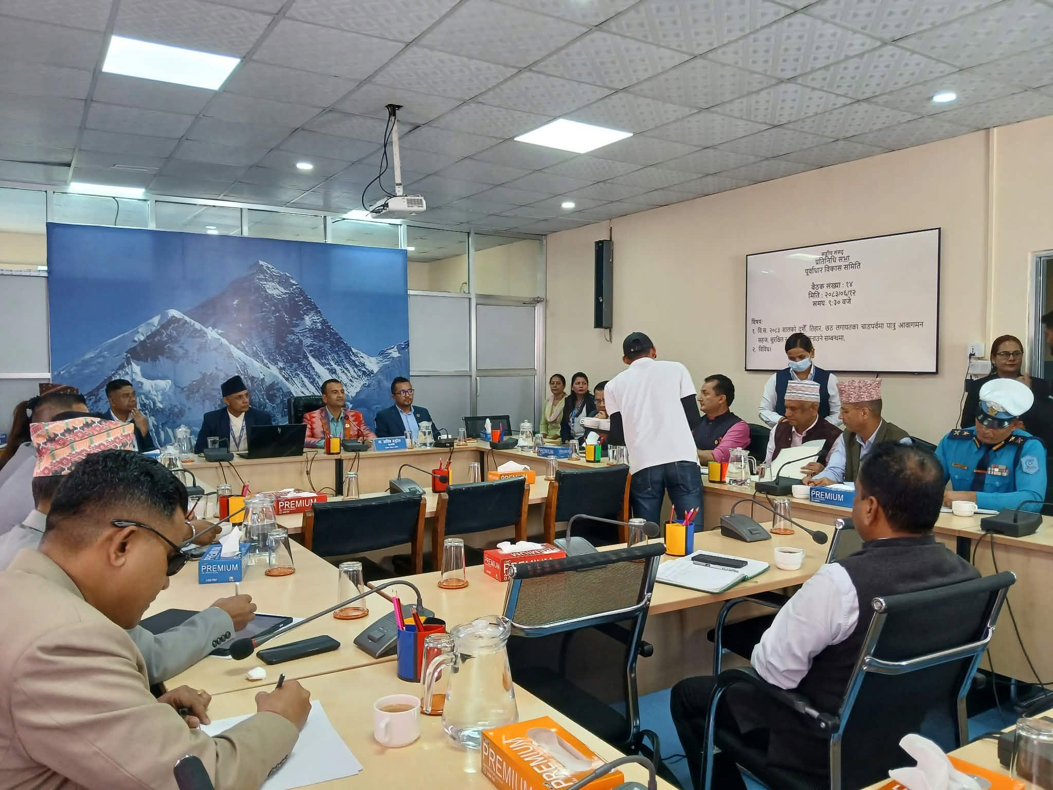 संसदीय समितिले सरकारलाई भन्यो- यात्रुले दसैंमा सहजरुपमा बसको टिकट पाउने व्यवस्था गर्नू