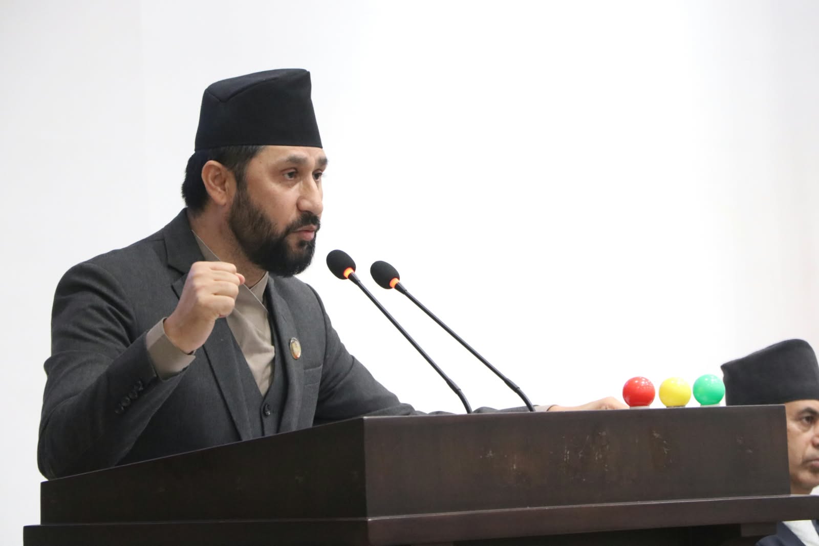 रविले बालेनलाई भने- ऋणको बोझ थाम्न सकिंदैन, जलवायु कूटनीतिमार्फत अनुदान भित्र्याऔं
