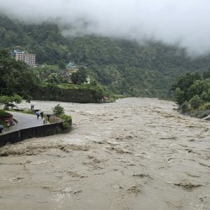 बस्तीमा राति बाढी पस्दा ५०० बढी घर डुबानमा, सप्तरीका दुई हजार परिवार प्रभावित